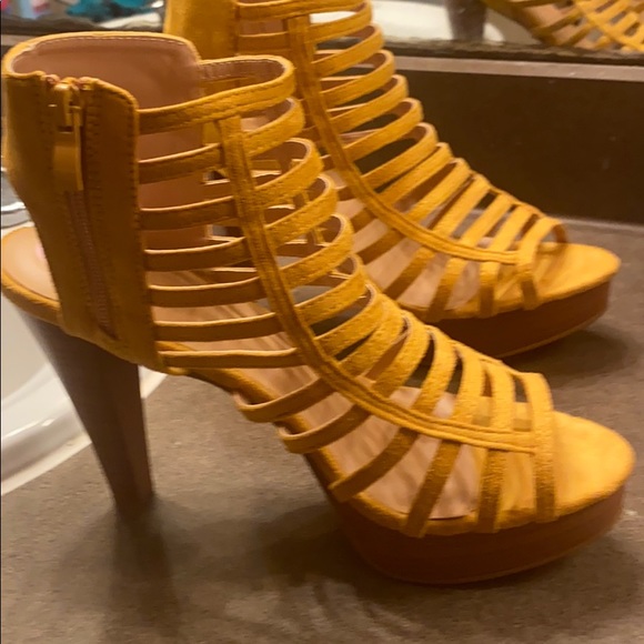 Heels - Picture 5 of 5